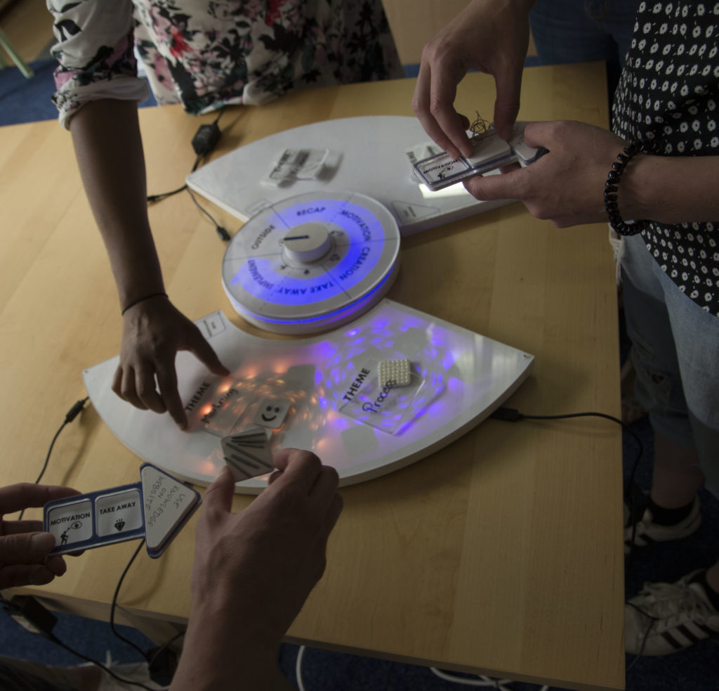 afbeelding van chatten met the enforcement officer